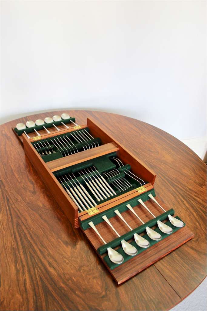 Old Hall Canteen of cutlery.