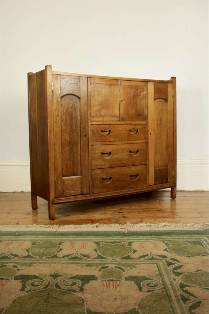 Arts and Crafts oak  compactum