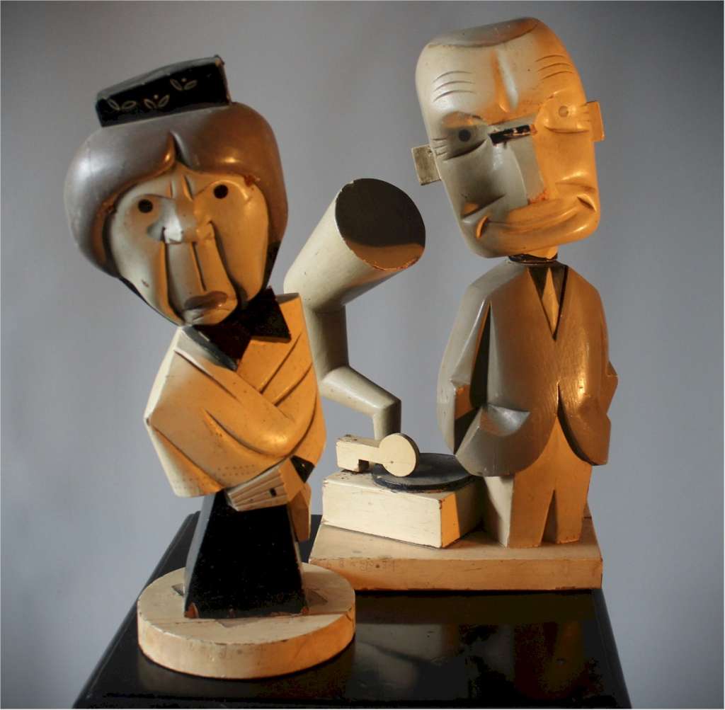 Amusing wooden musical figures