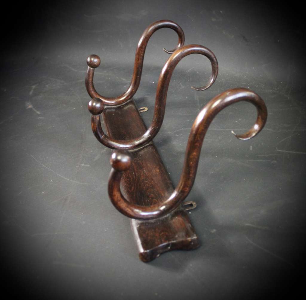 Bentwood 3 hook wall mounted hat rack