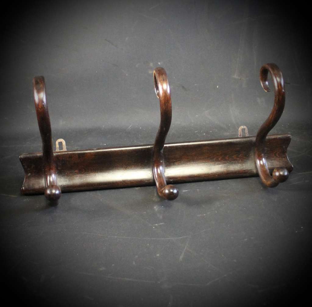 Bentwood 3 hook wall mounted hat rack