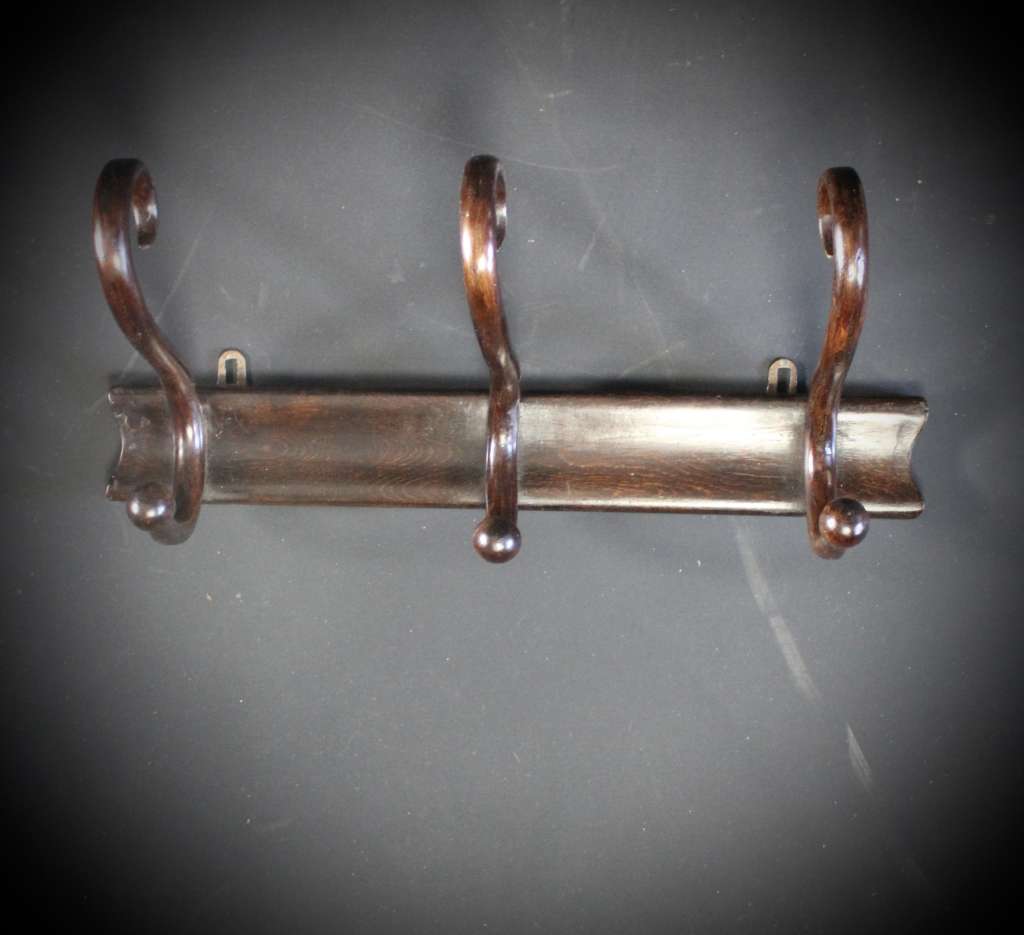 Bentwood 3 hook wall mounted hat rack