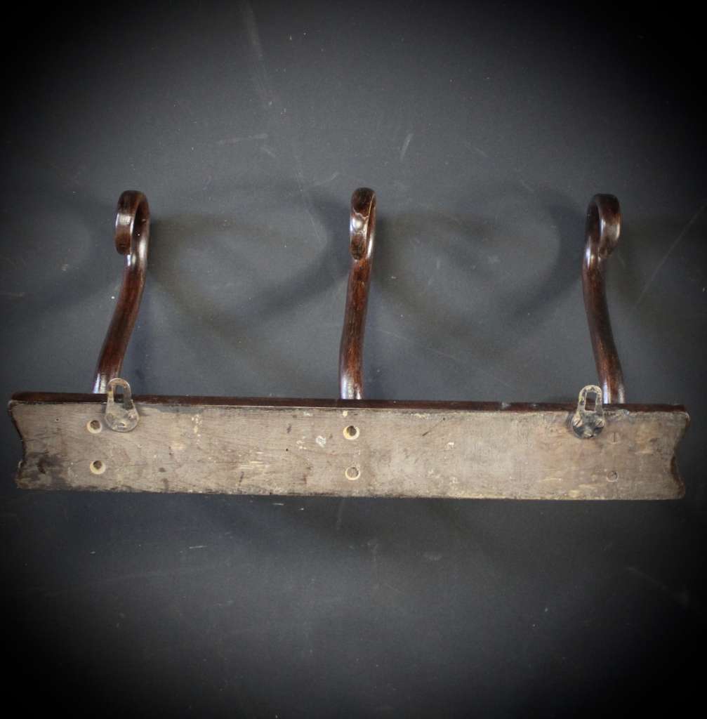 Bentwood 3 hook wall mounted hat rack