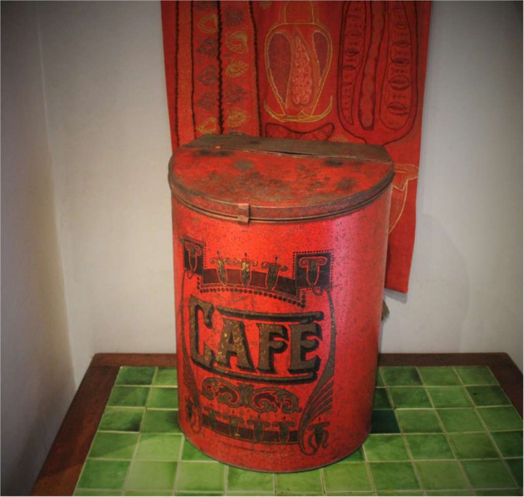 Antique Cafe (coffee) Tin