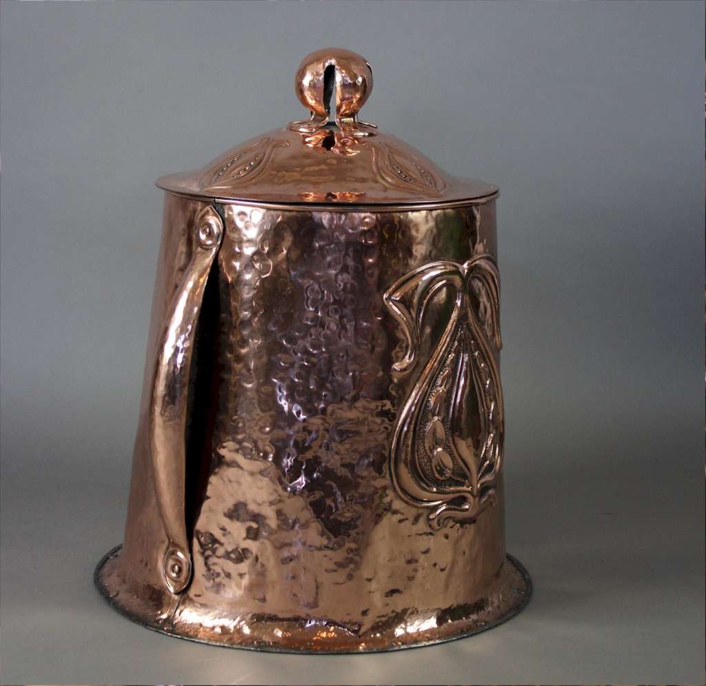Arts and Crafts copper coal bin with lid METALWARE Art Furniture