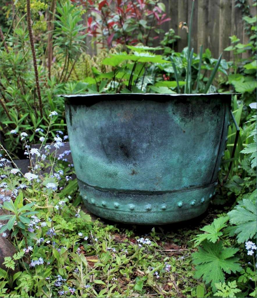  Antique garden copper copper planter