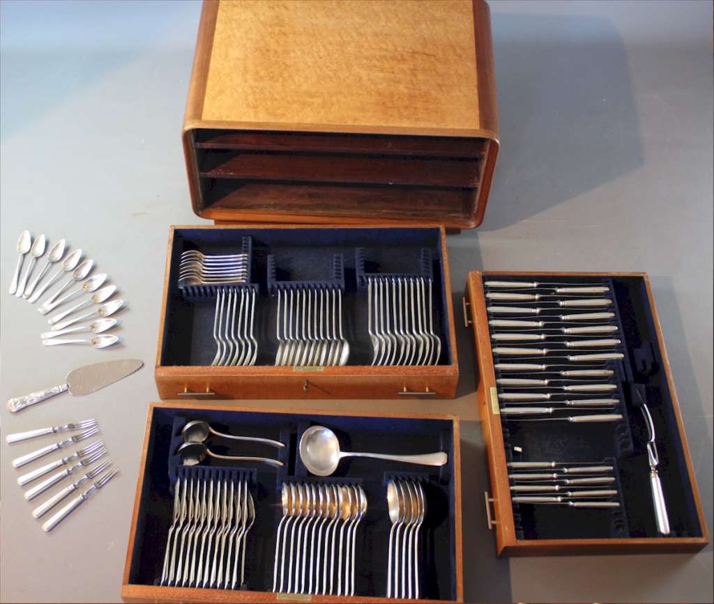 Art Deco birds eye maple canteen of cutlery