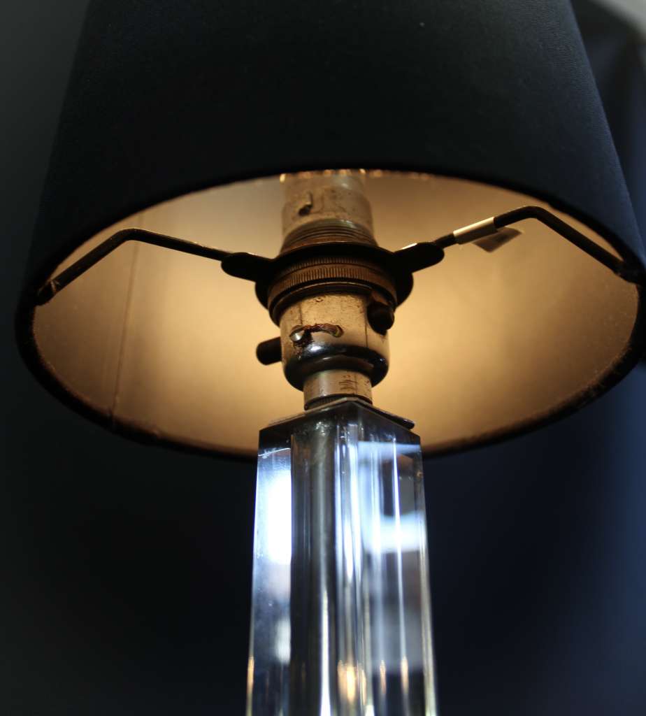 Deco table lamp with black glass base