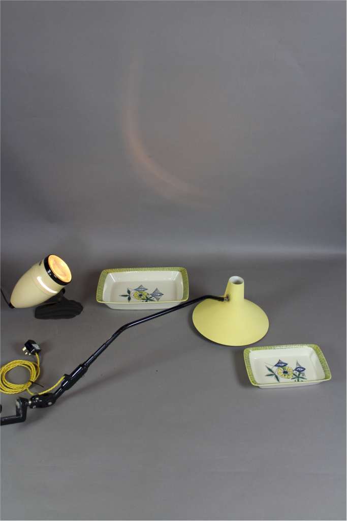 Vintage slide projector made by Gnome .Interesting lamp. c1950's