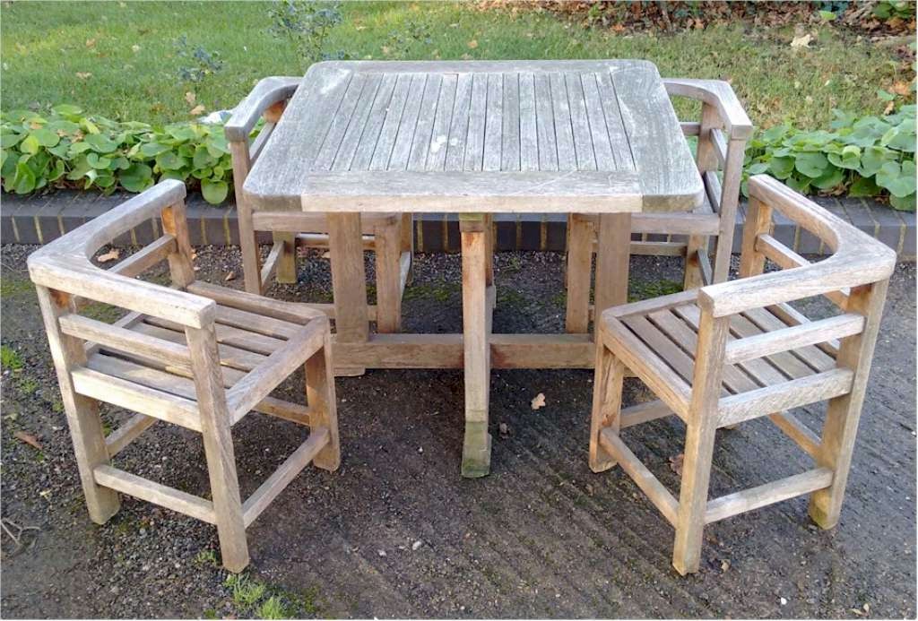 Heals garden set in teak