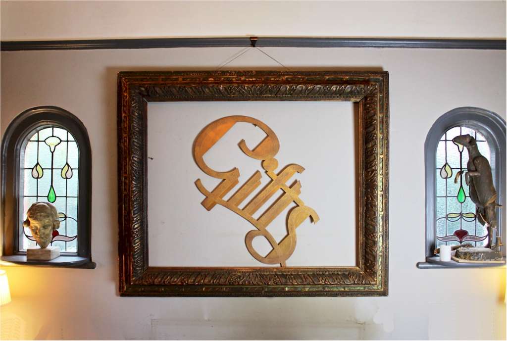 Large Victorian gilt frame