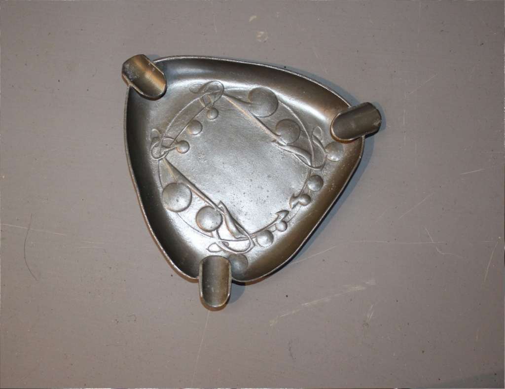 Arts and crafts pewter Knox ashtray, liberty & Co