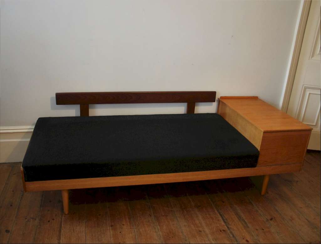 Mid-Century sofabed Teak frame in the manner of Ingmar Relling For Ekornes